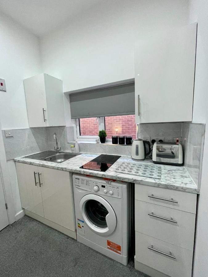 Self Contained Studio In Bham City Centre W Parking Birmingham Buitenkant foto
